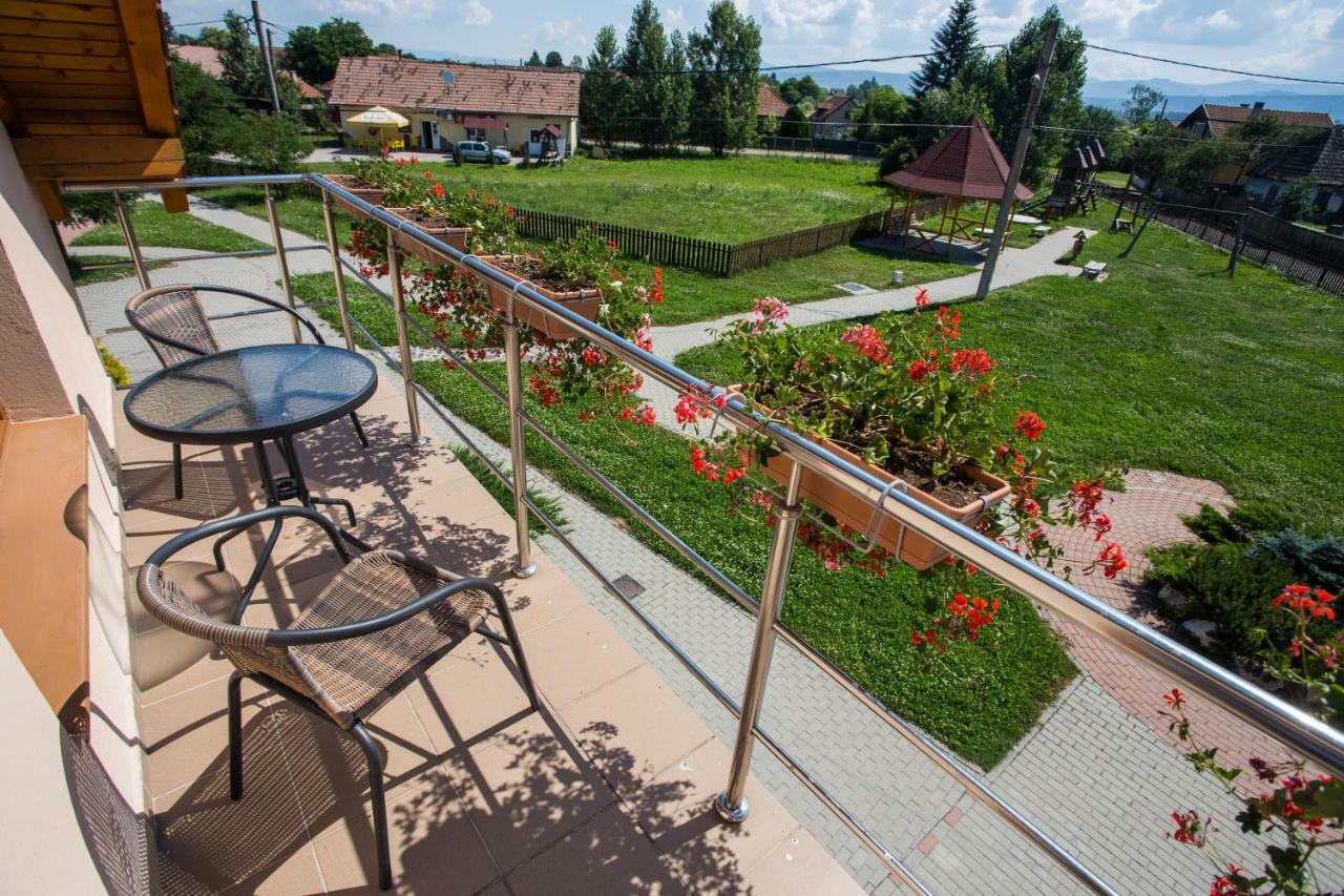 Camere De Inchiriat Hatuica Εξωτερικό φωτογραφία