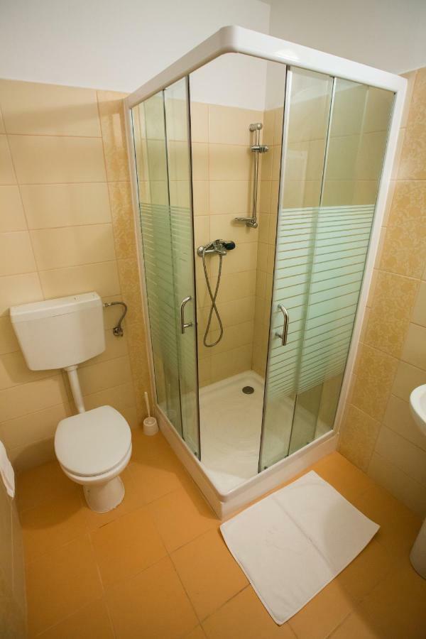 Camere De Inchiriat Hatuica Εξωτερικό φωτογραφία