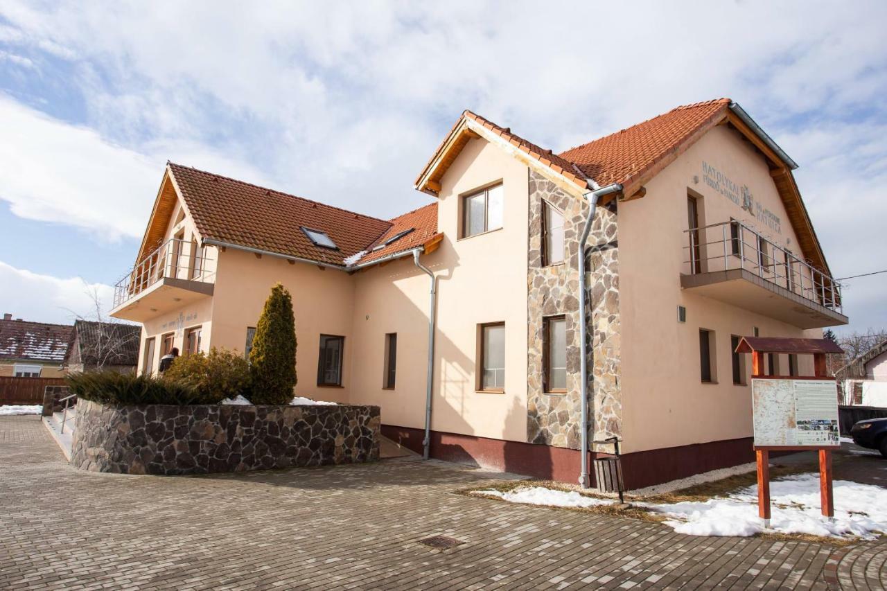 Camere De Inchiriat Hatuica Εξωτερικό φωτογραφία